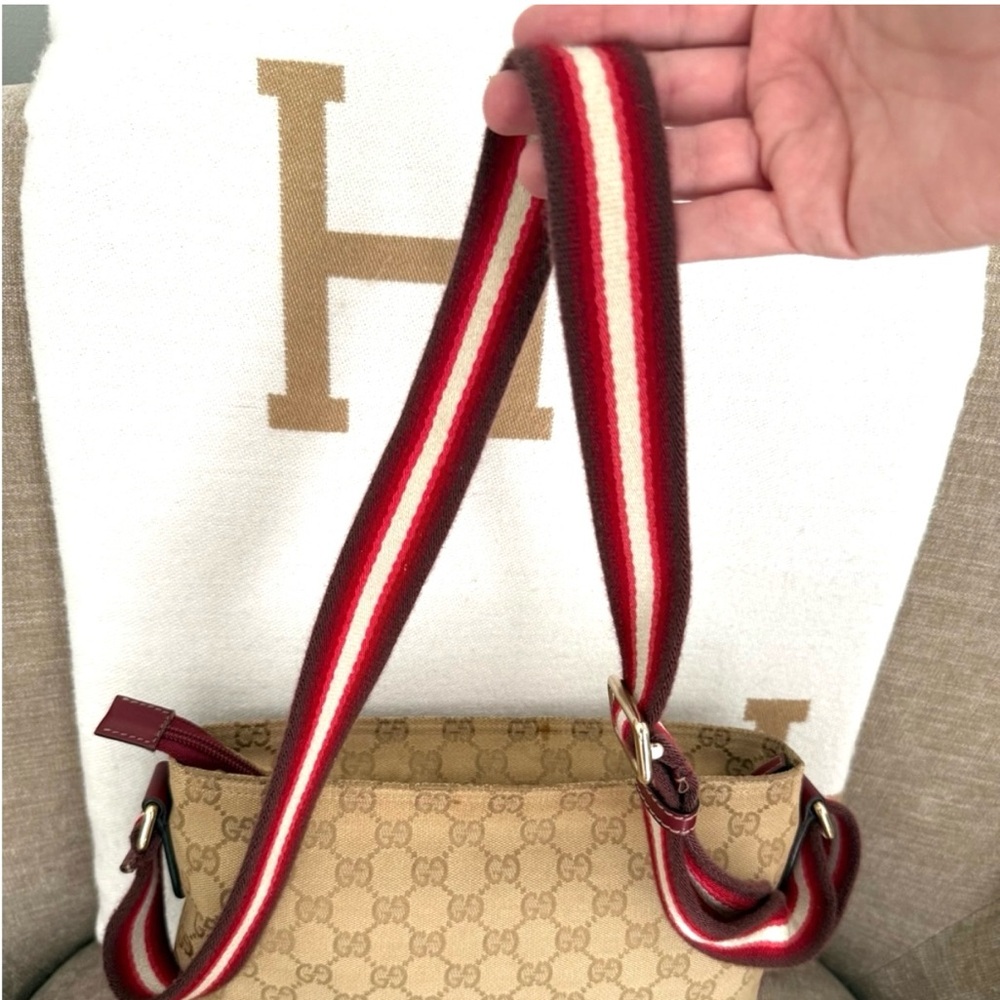 Authentic Gucci brown monogram crossbody bag - Picture 10 of 15